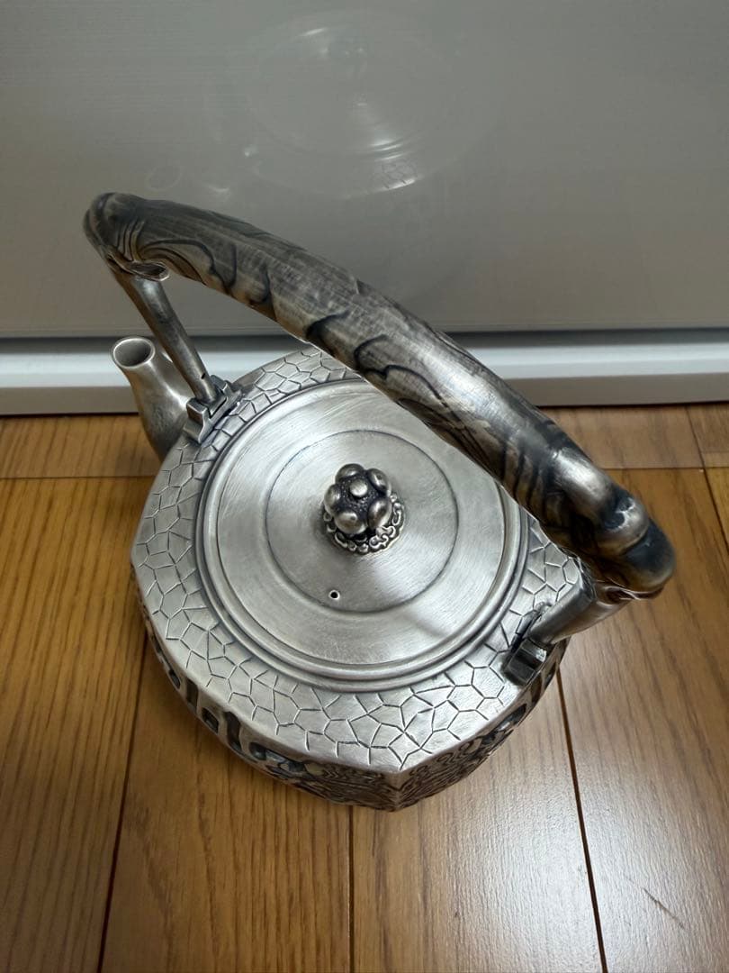 純銀製　四面饕餮文様彫刻　銀瓶　湯沸　煎茶道具　古美術　約622g