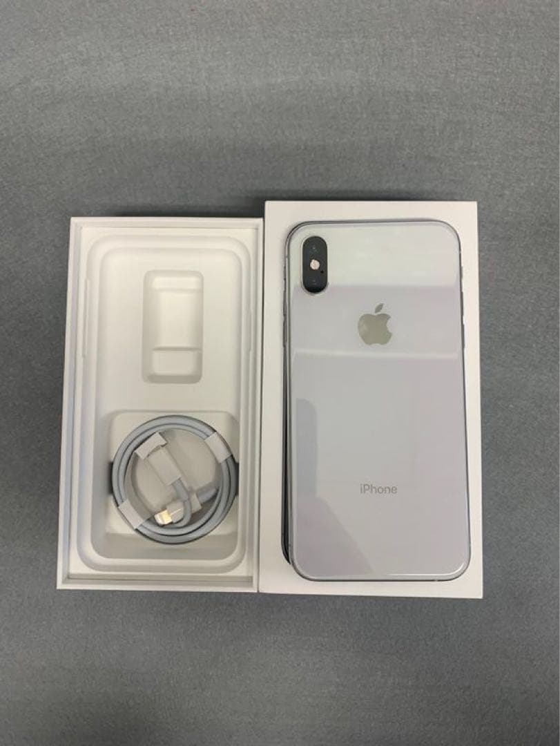 美品　国内版　SIMフリー　iPhone Xs 256GB シルバー色