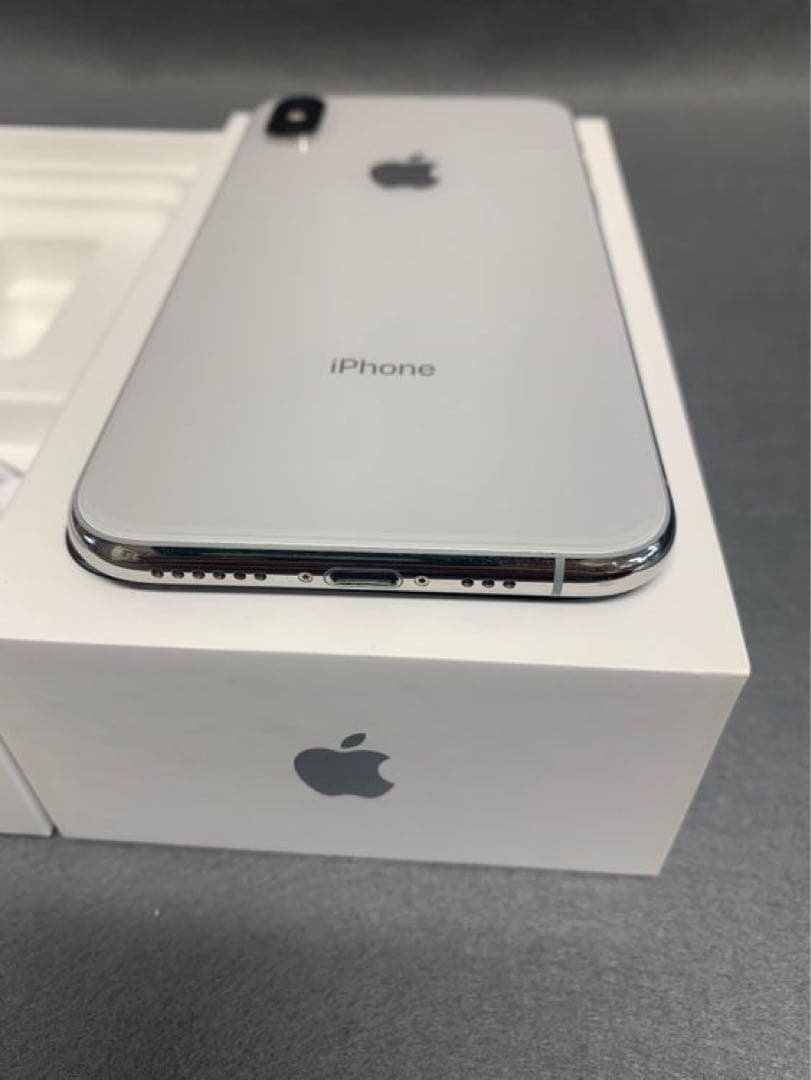 美品　国内版　SIMフリー　iPhone Xs 256GB シルバー色