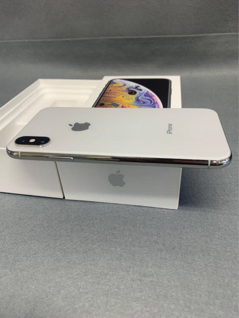 美品　国内版　SIMフリー　iPhone Xs 256GB シルバー色