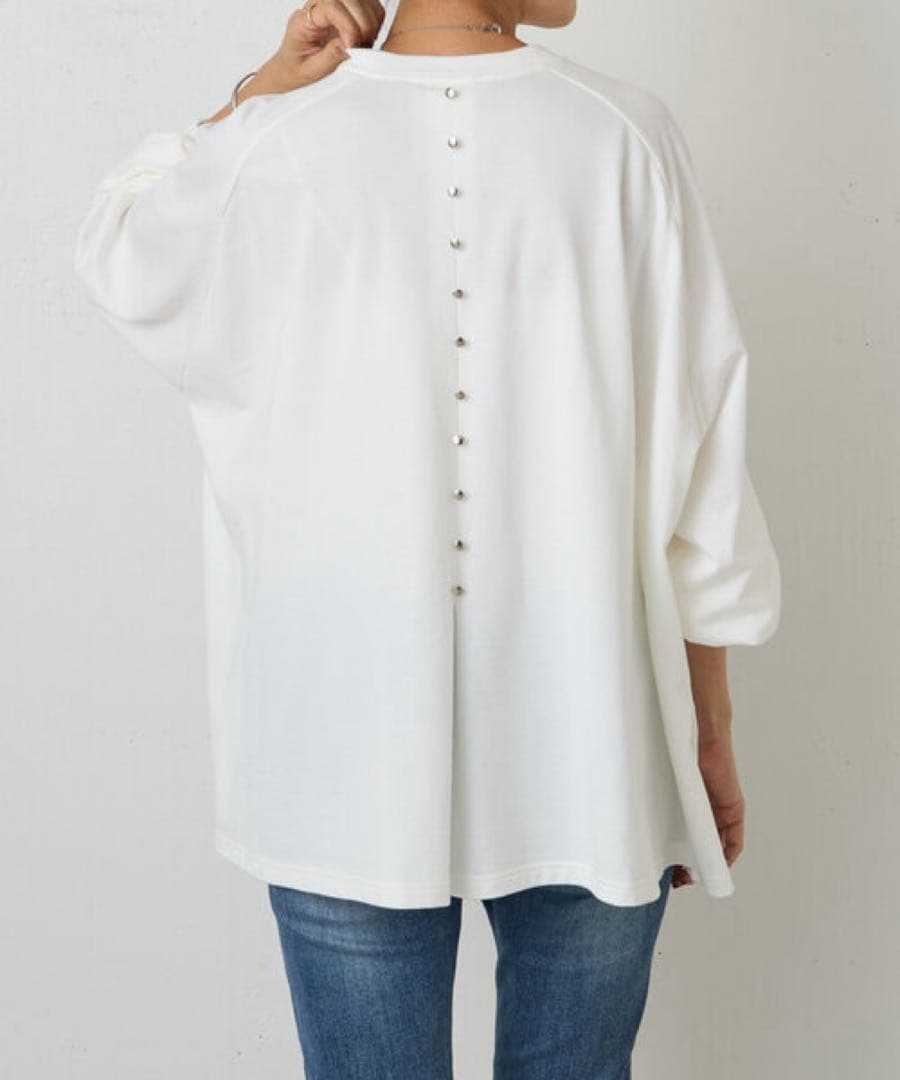 ✨定価2万円✨ビアズリー　うしろボタンBIGカットソー　チュニック　ホワイト