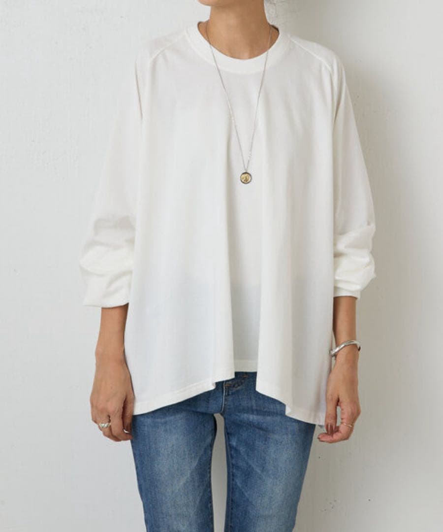 ✨定価2万円✨ビアズリー　うしろボタンBIGカットソー　チュニック　ホワイト