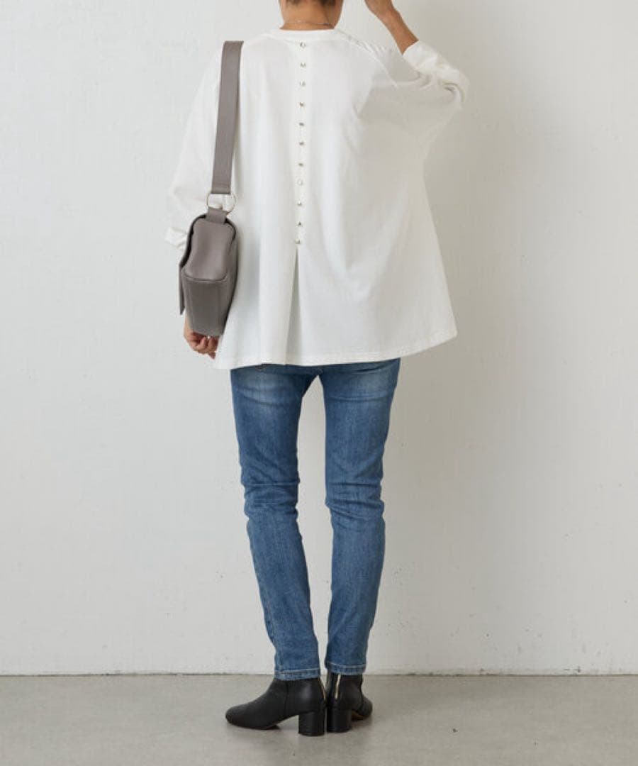 ✨定価2万円✨ビアズリー　うしろボタンBIGカットソー　チュニック　ホワイト