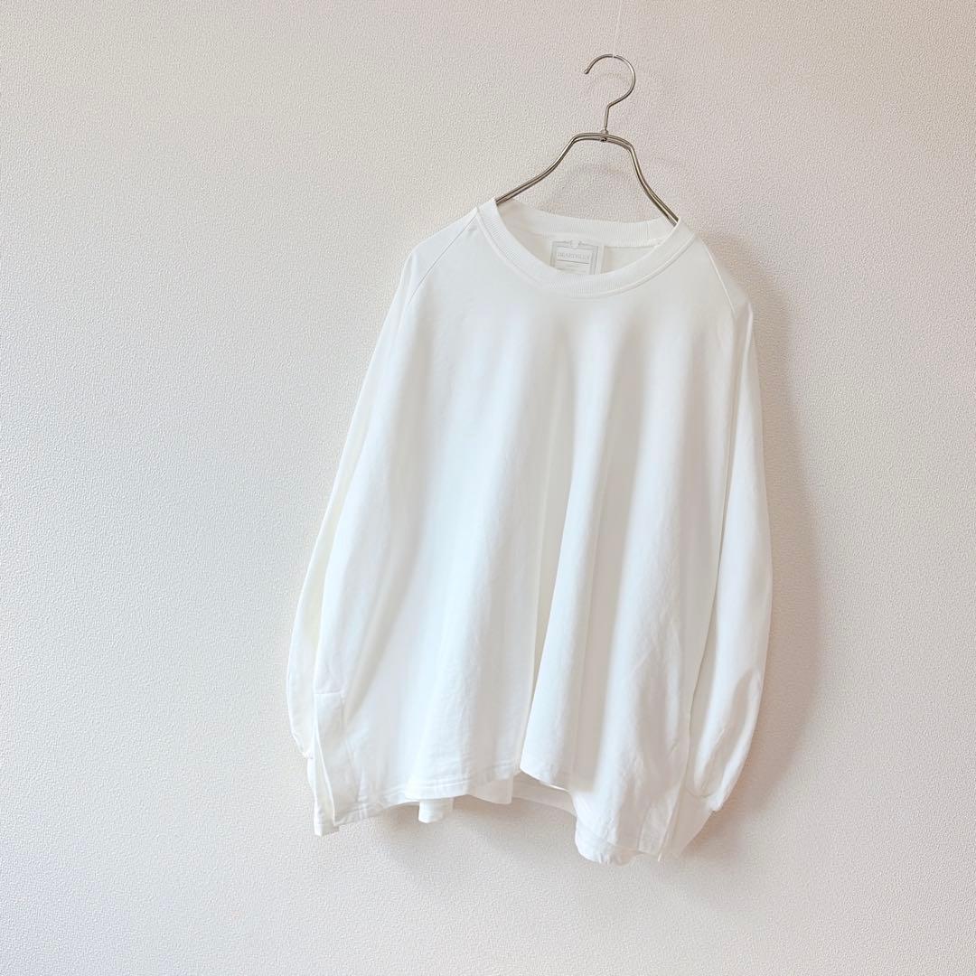 ✨定価2万円✨ビアズリー　うしろボタンBIGカットソー　チュニック　ホワイト