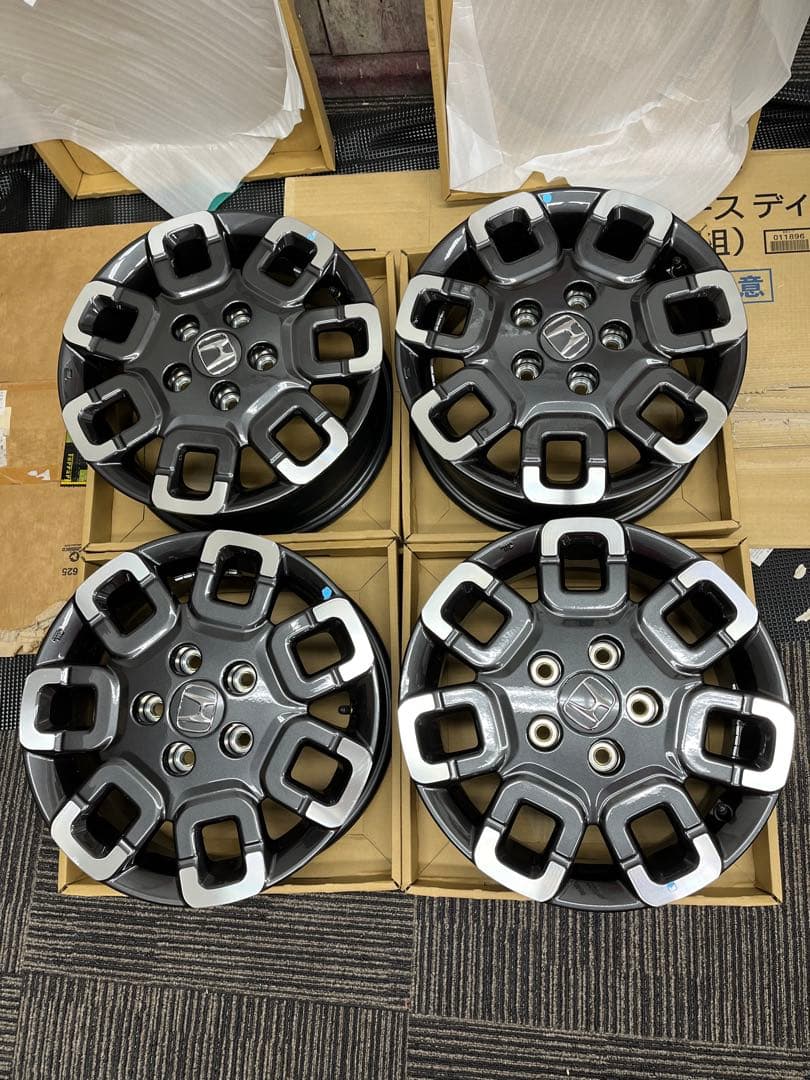 フリード15インチ 純正アルミホイール ２本①