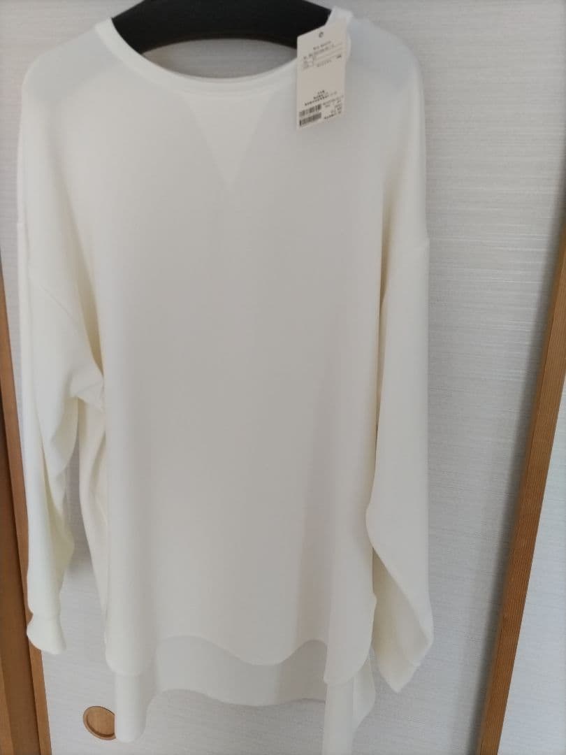 新品未使用　Whim Gazette Vガゼットプルオーバー　オフホワイト