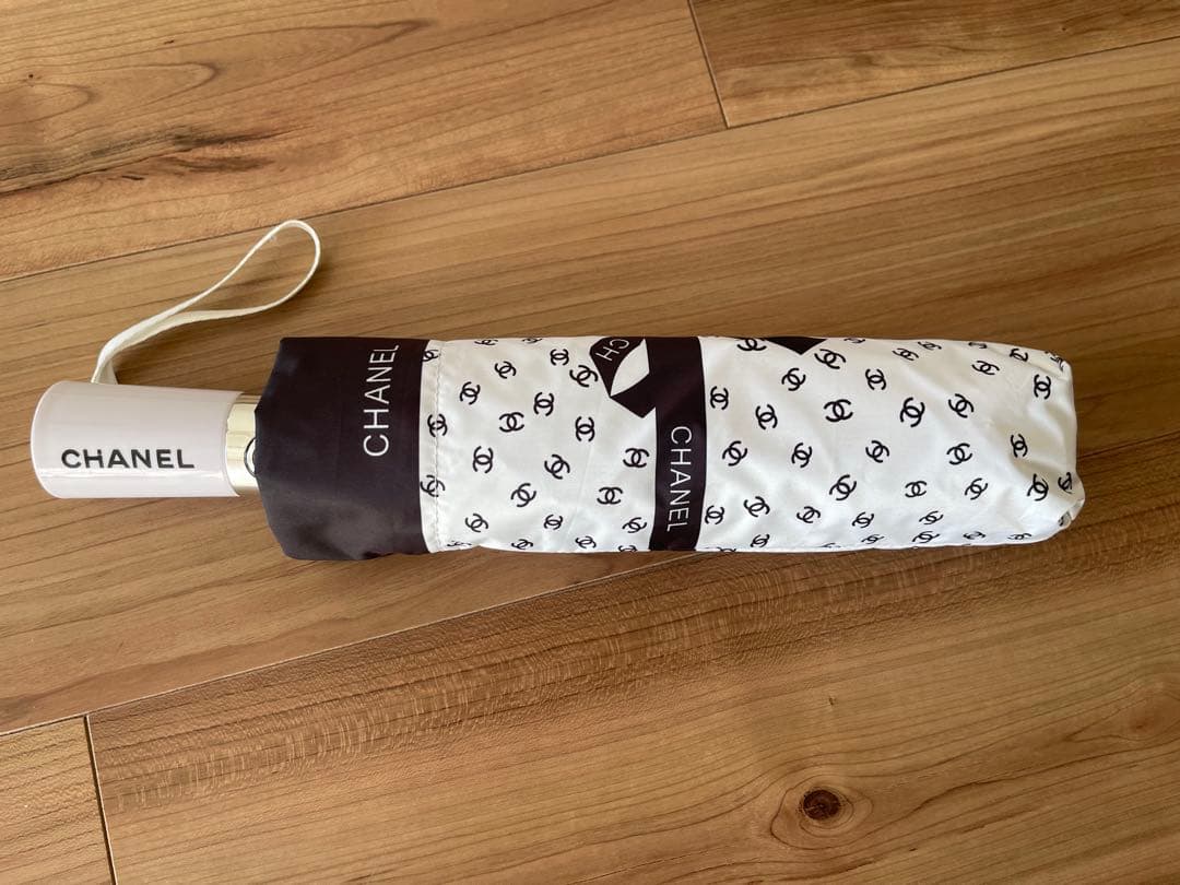 シャネル ノベルティ ホワイトxブラックココマーク 折りたたみ傘 晴雨兼用