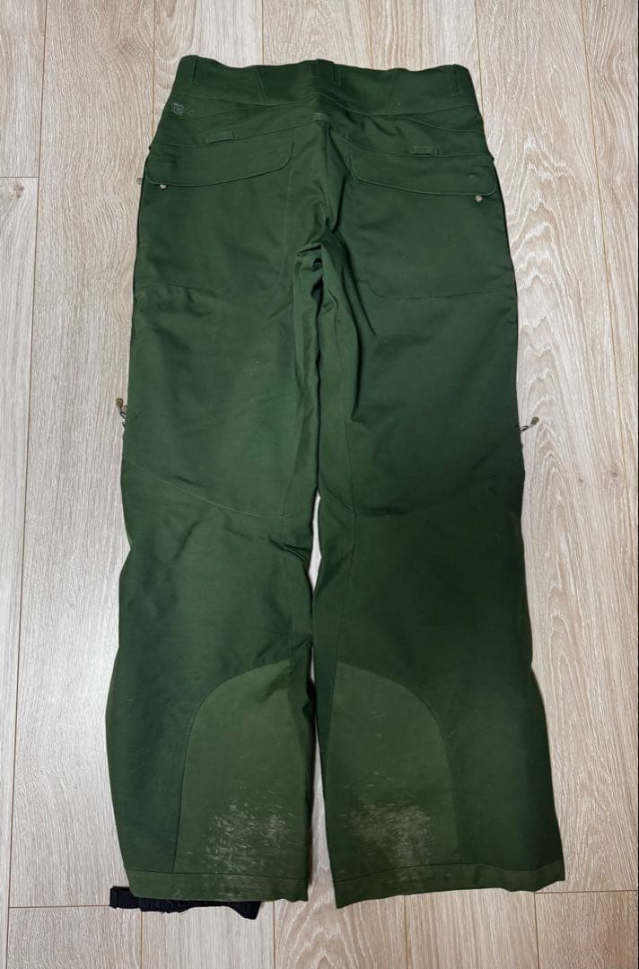 patagonia スノーウェアパンツ2本、 フリース1着