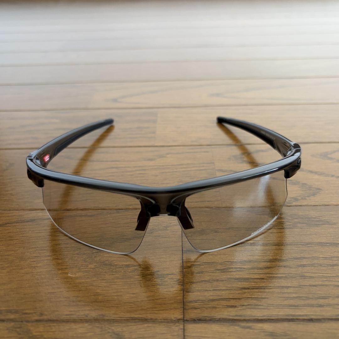 オークリー　BiSphaera　調光レンズ　clear to black