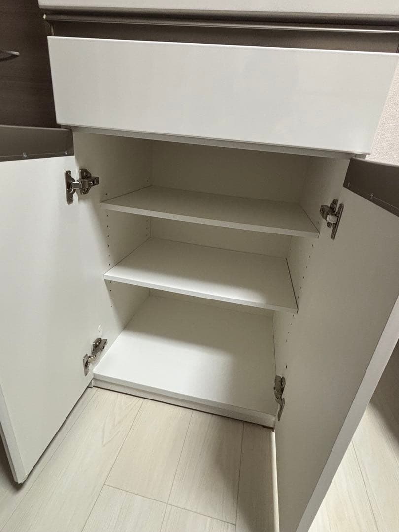 ひ*ん様 美品　ニトリ　リガーレ　食器棚　白　人気シリーズ　60幅