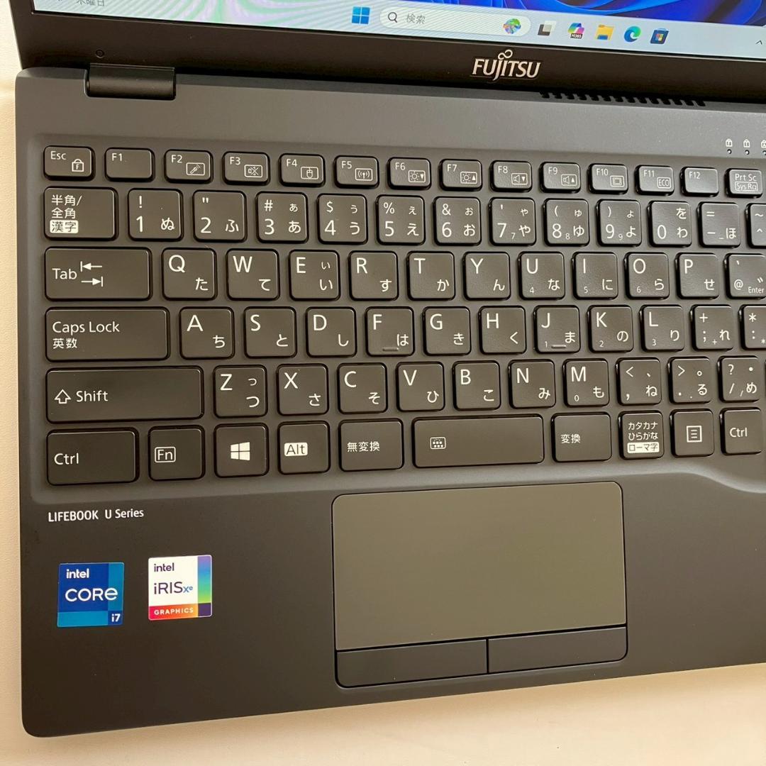 ★美品★ Office2024 超軽量モデル 第11世代i7 富士通 498