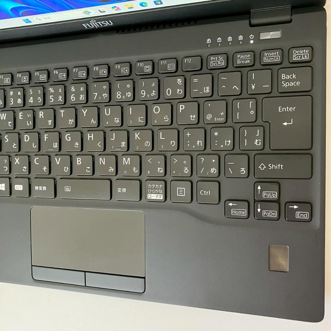 ★美品★ Office2024 超軽量モデル 第11世代i7 富士通 498