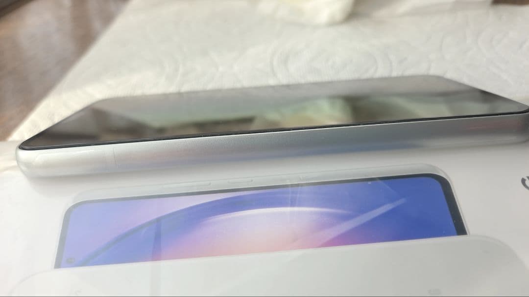 Galaxy A54 5G ホワイト ドコモ版 充電口のみ塗装欠け有