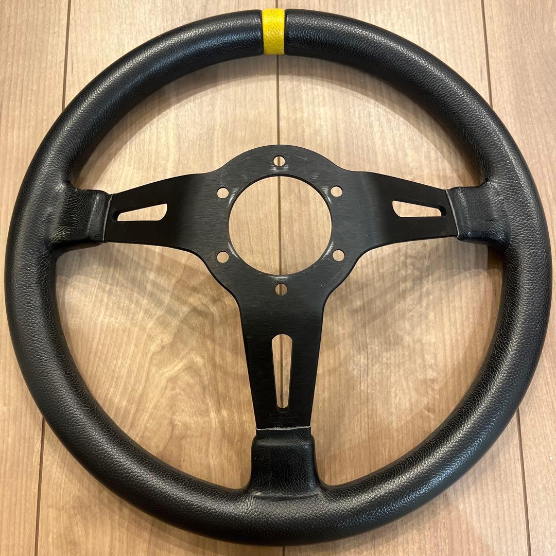 MOMO ステアリング MOD.08 ブラックレザー