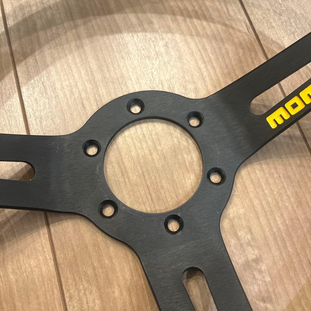 MOMO ステアリング MOD.08 ブラックレザー