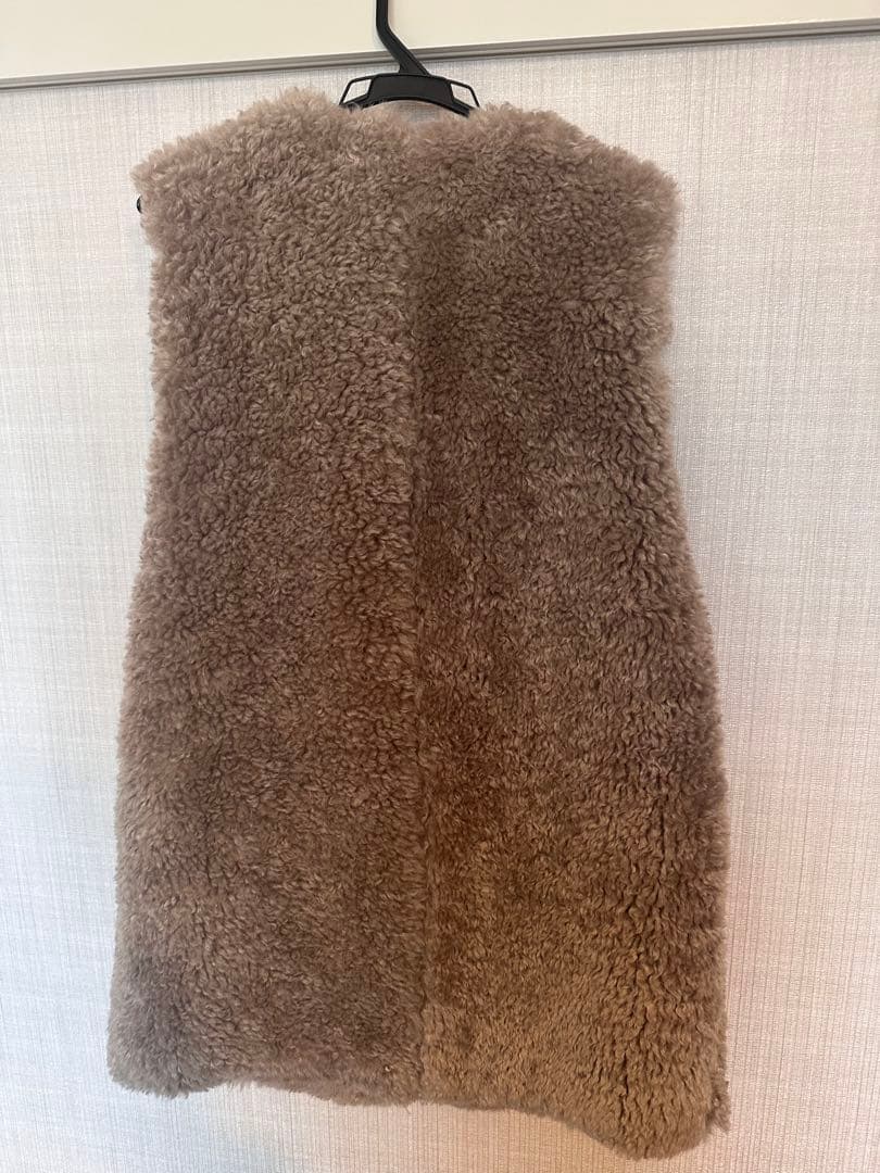 Curensology シープライクファーベスト グレージュ