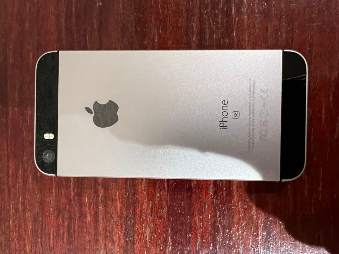 【美品】　Apple iPhone SE シルバー 本体　第一世代