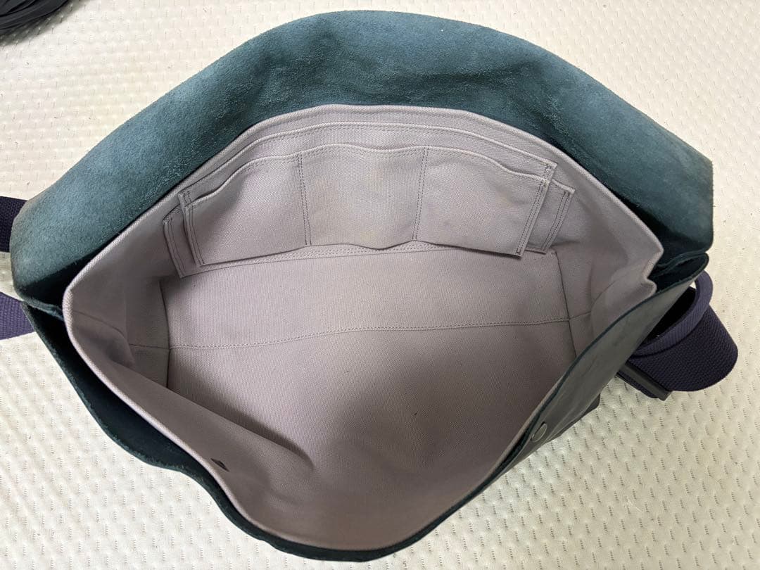 【良品】uni&co／レザーメッセンジャーバッグ