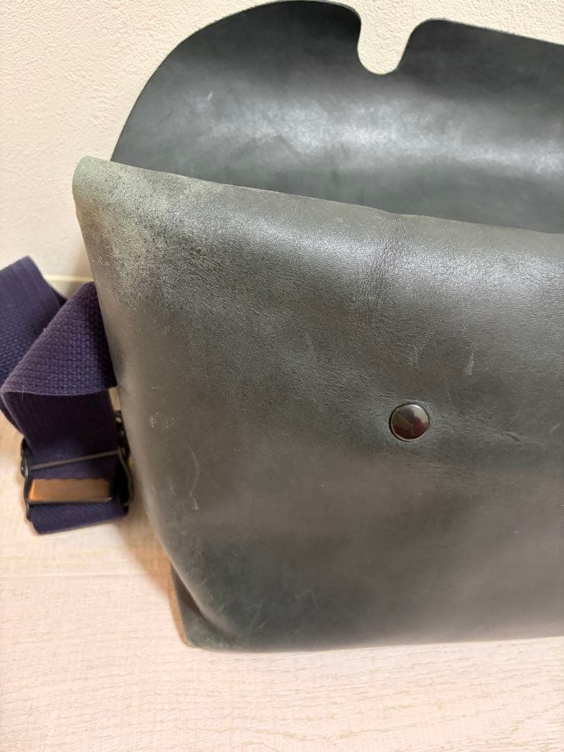 【良品】uni&co／レザーメッセンジャーバッグ