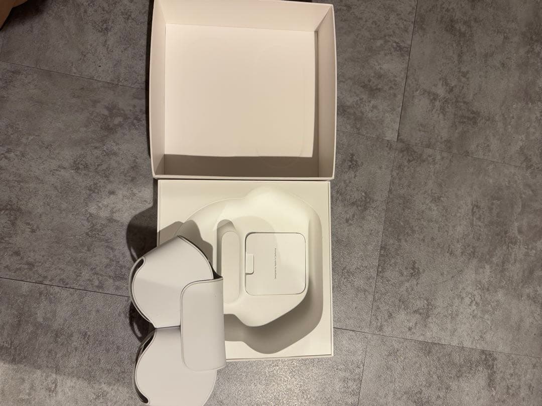 シルバー ワイヤレスヘッドフォン 本体