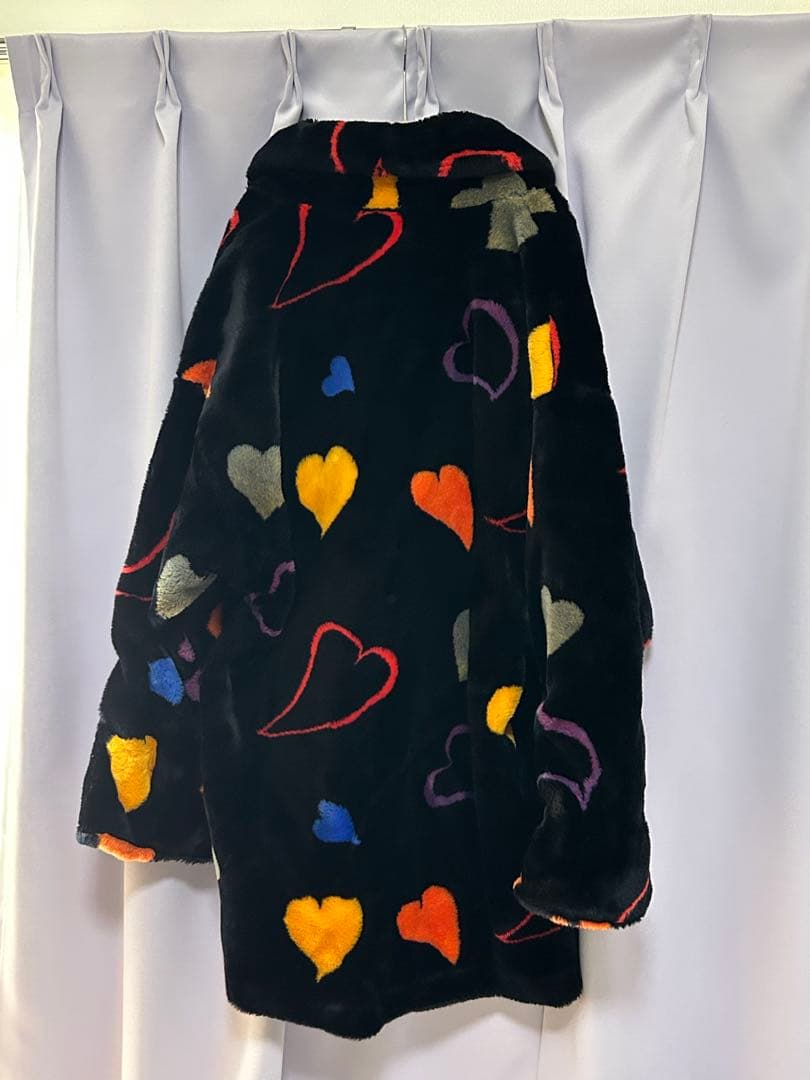 カラフルハート柄フェイクファーコート
