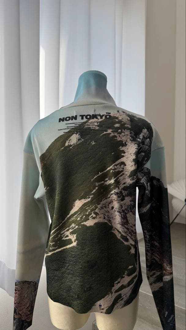 ノントーキョー　トップス