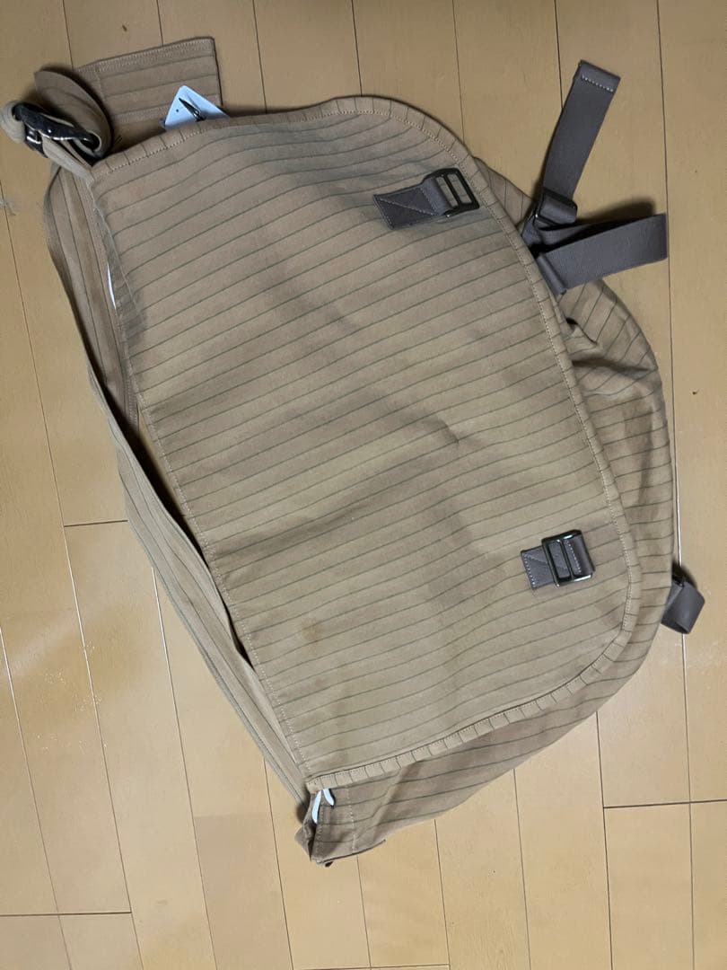 希少 KHOKI 23SS メッセンジャーバック キャメルストライプ新品、未使用