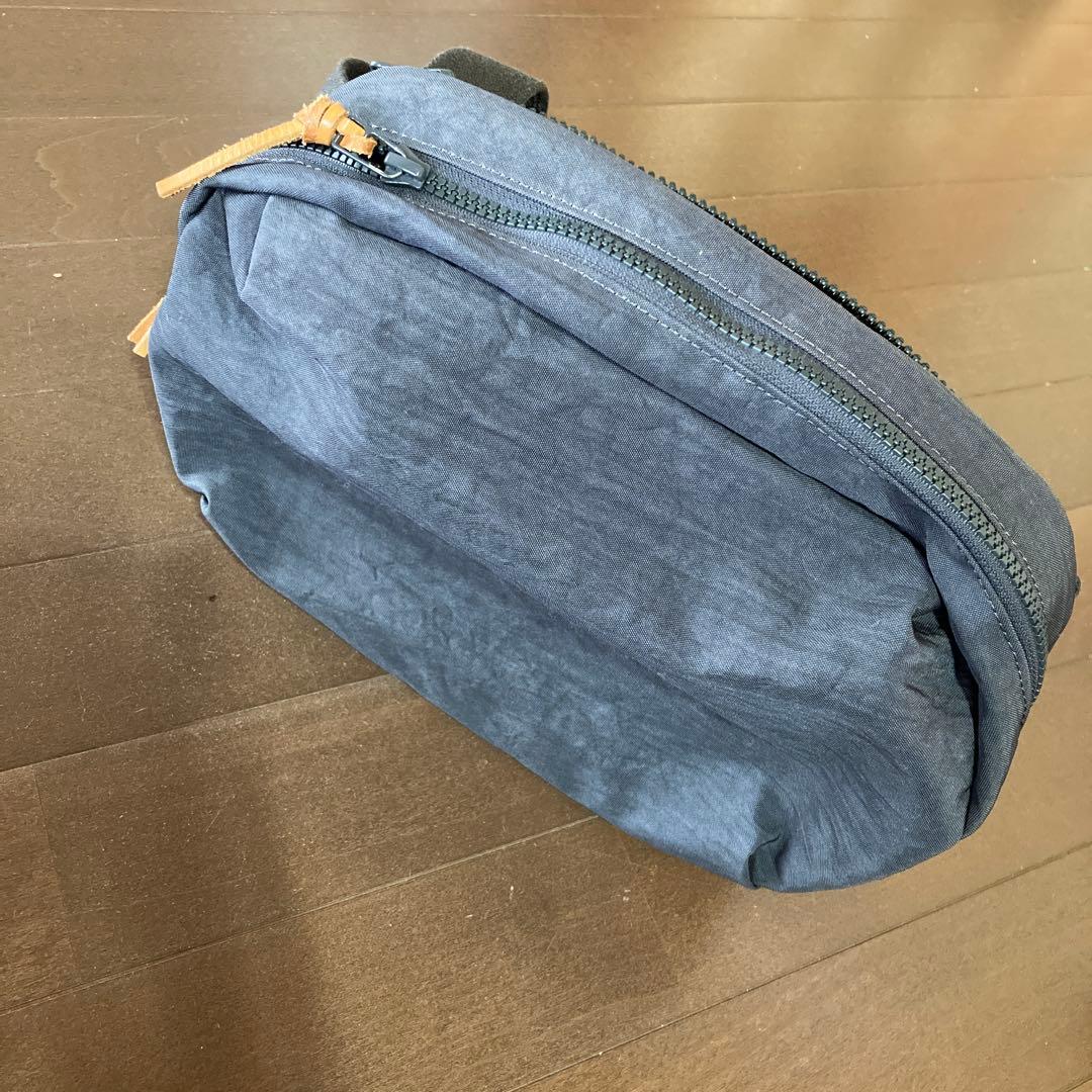 NIZYU KANO ナイロンボディバッグ　ダークグレー　Mサイズ
