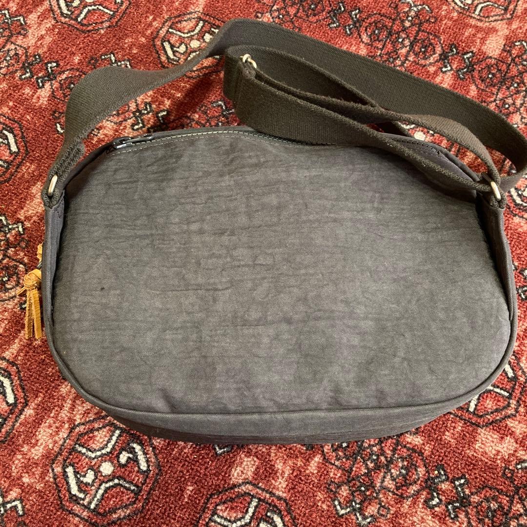 NIZYU KANO ナイロンボディバッグ　ダークグレー　Mサイズ