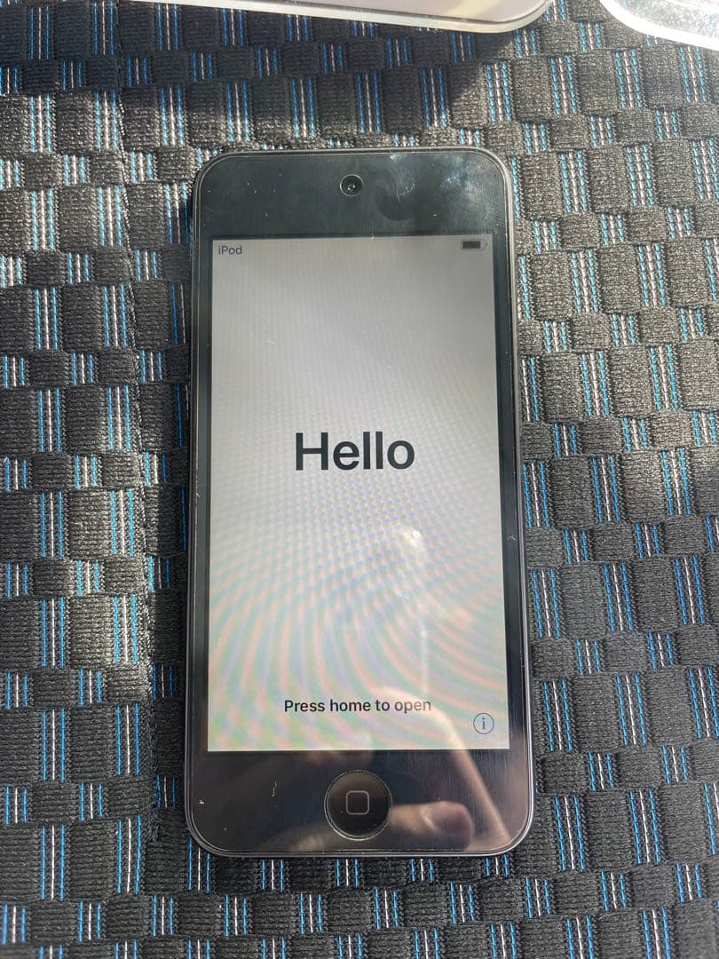 美品　iPod touch (第6世代) 64GB シルバーA1574