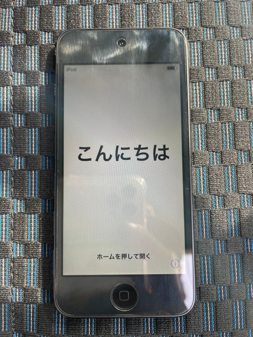 美品　iPod touch (第6世代) 64GB シルバーA1574
