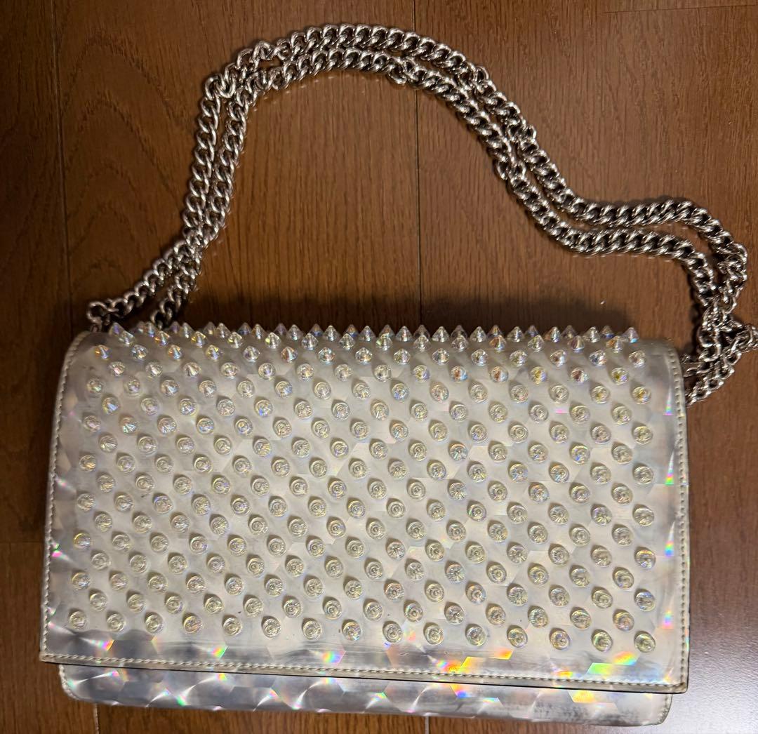 Christian Louboutin スタッズ付きシルバークラッチバッグ