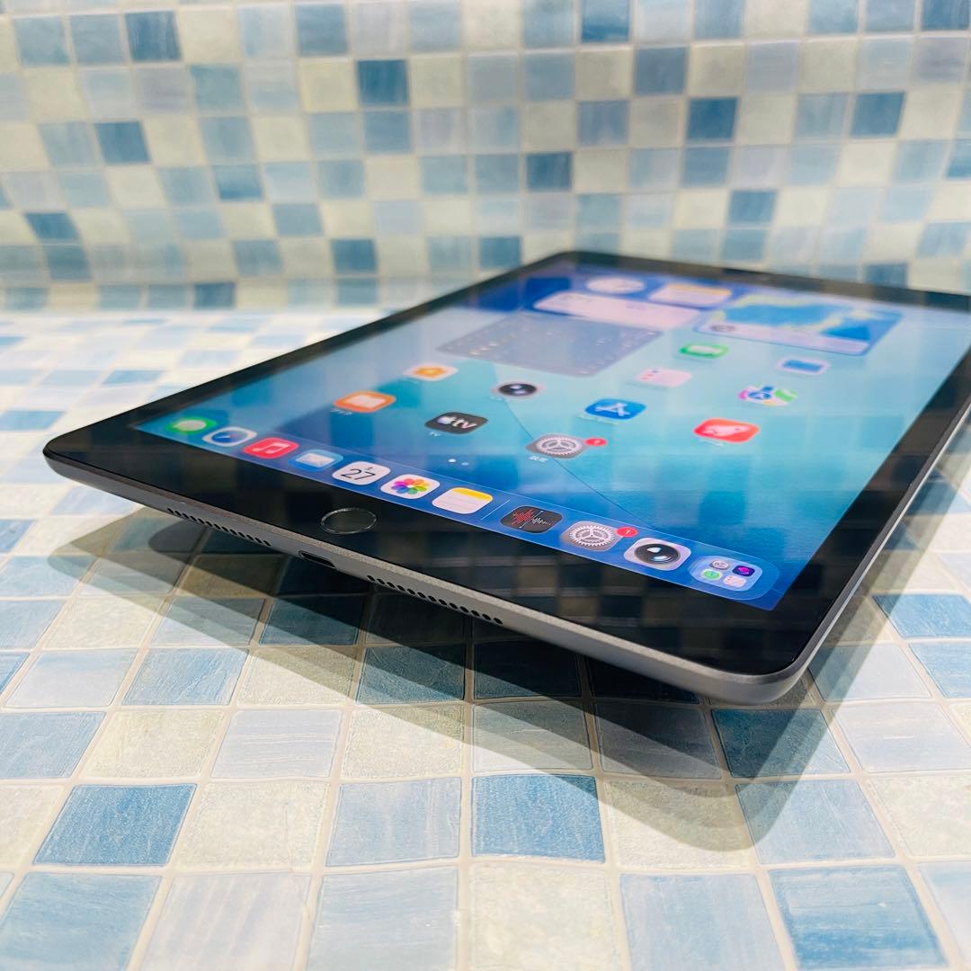 iPad 第9世代 本体 64GB WiFi+Cellular ドコモ グレイ