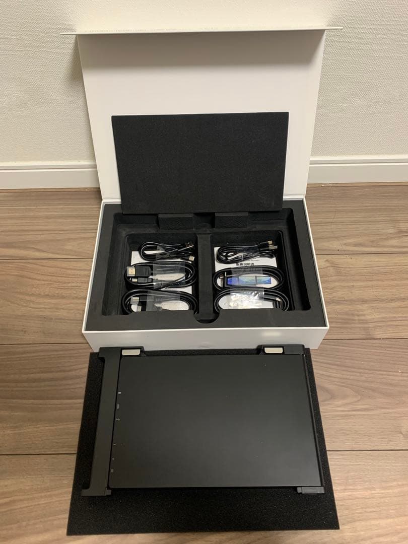 JAPANNEXT ポータブルトライスクリーン 10.1インチ