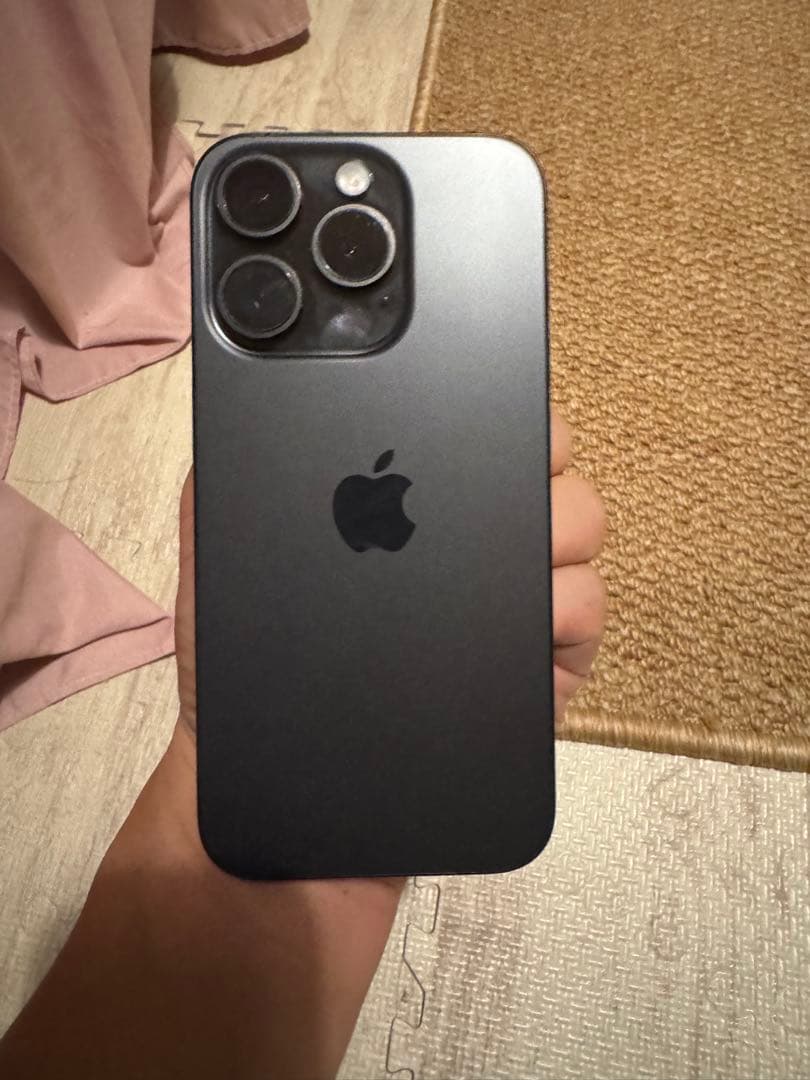 Apple iPhone 15 Pro 海外デュアルnanoSIMモデル，美品