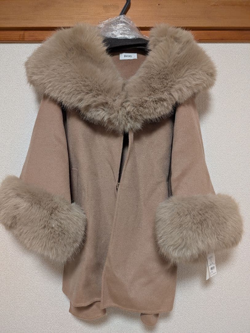 SNIDELファーケープコート　今季新作