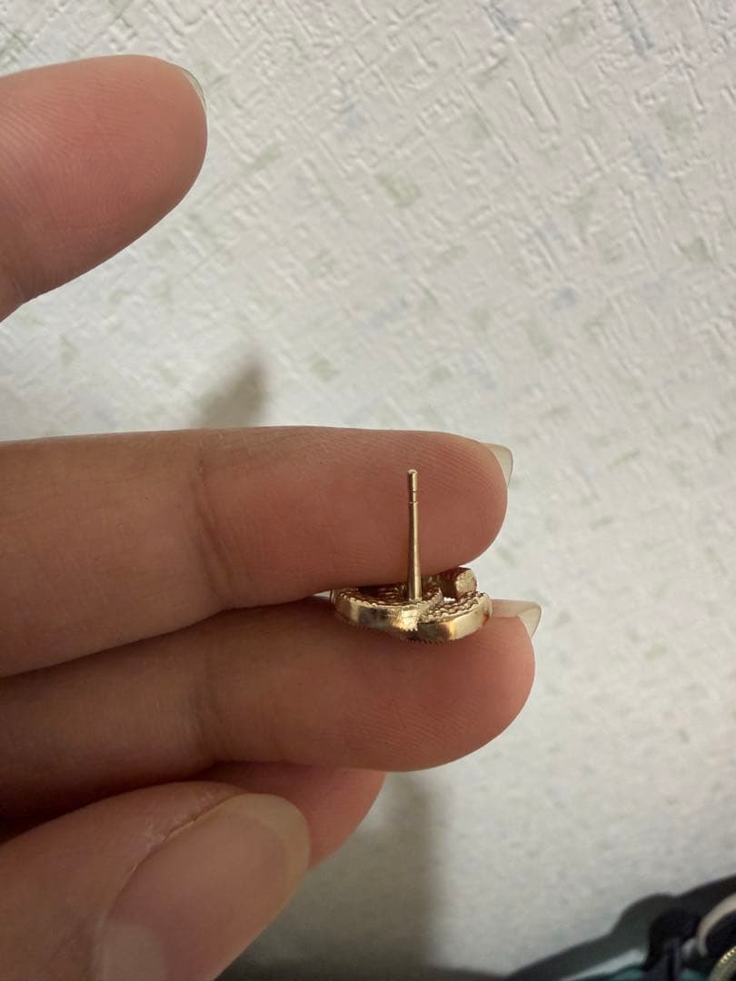 CHANEL ゴールドロゴピアス 箱付き