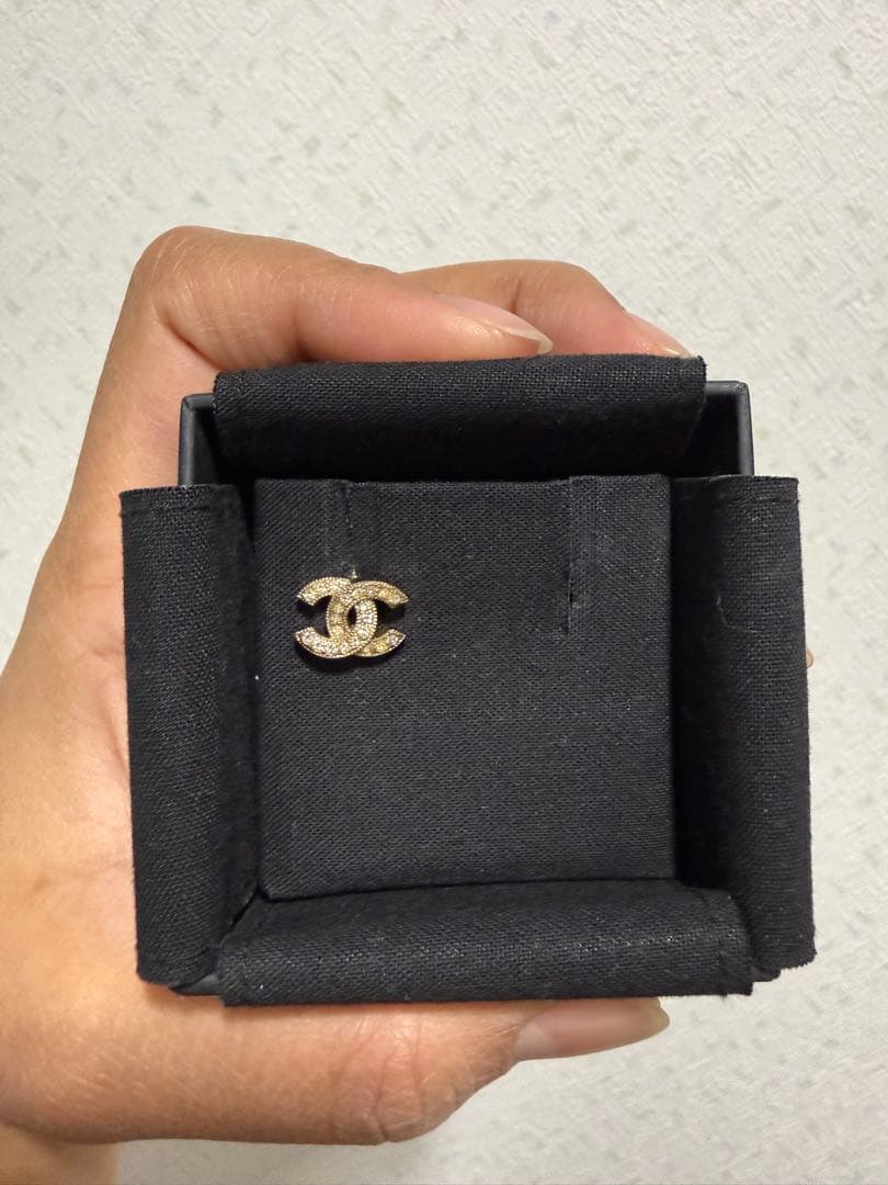CHANEL ゴールドロゴピアス 箱付き