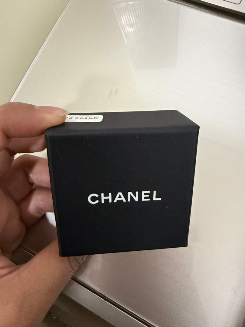 CHANEL ゴールドロゴピアス 箱付き