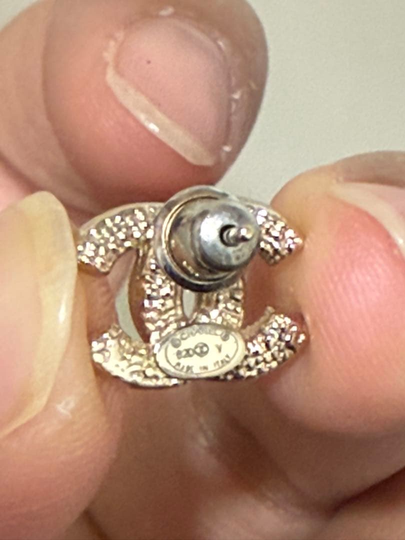 CHANEL ゴールドロゴピアス 箱付き