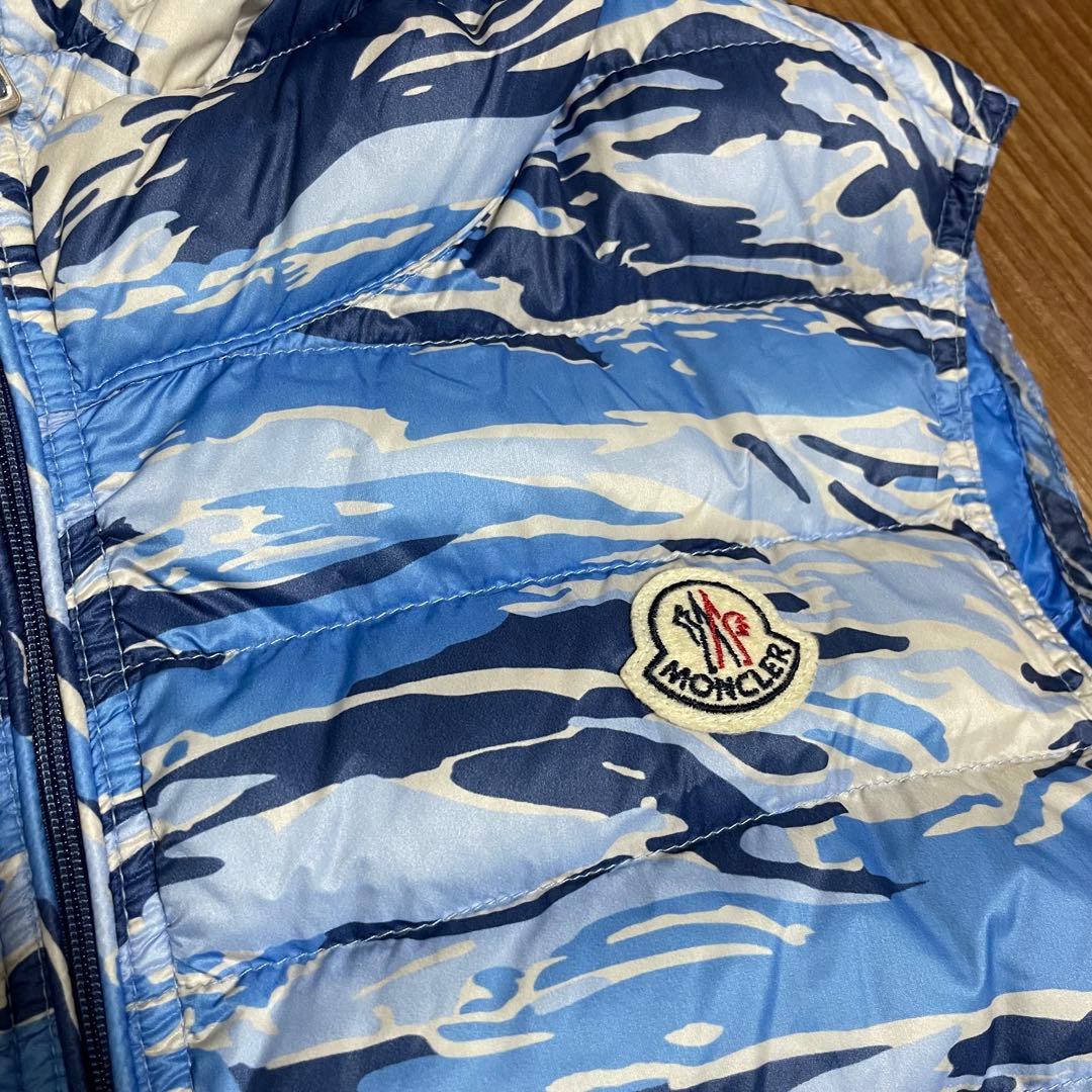 MONCLER フード付き ダウンベスト ブルー　迷彩　モンクレール