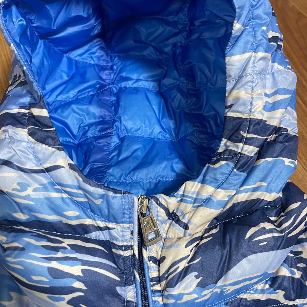 MONCLER フード付き ダウンベスト ブルー　迷彩　モンクレール