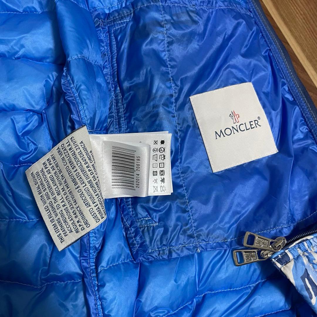 MONCLER フード付き ダウンベスト ブルー　迷彩　モンクレール