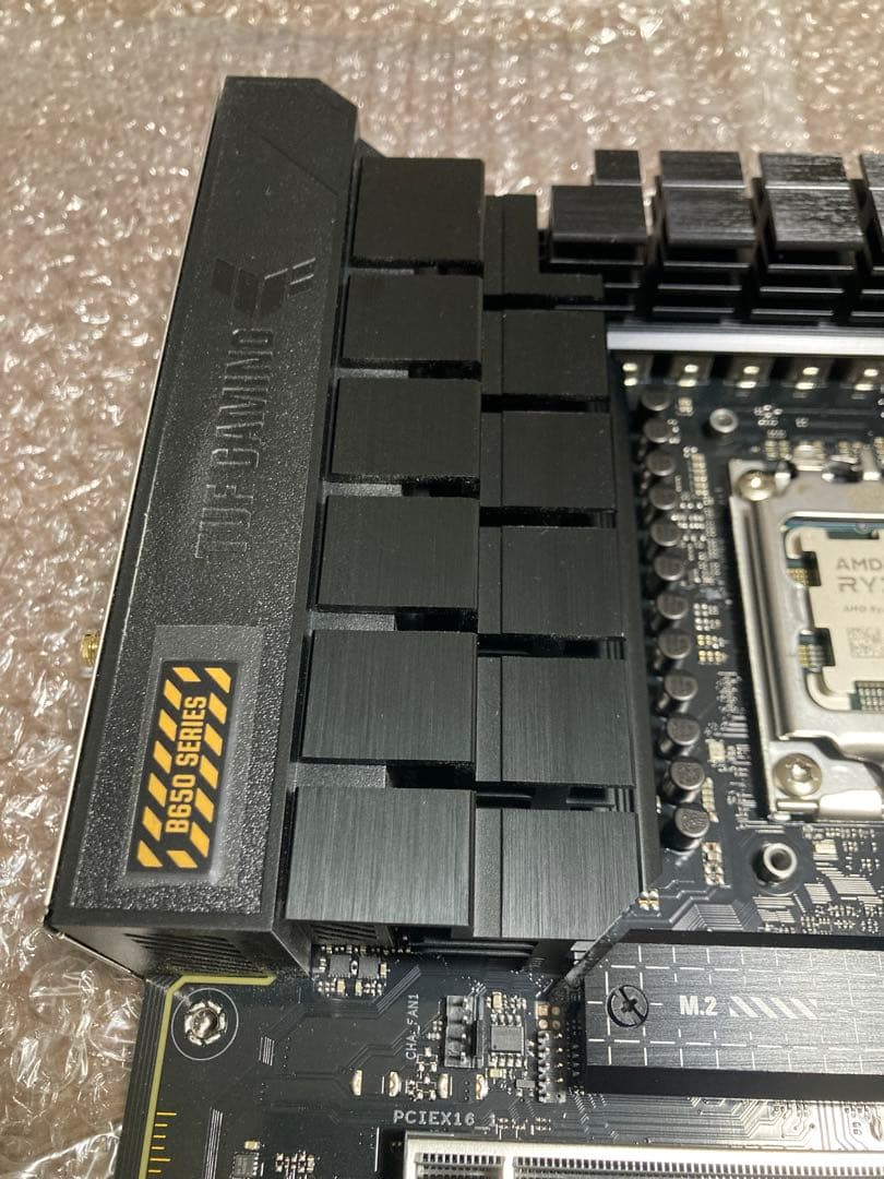 AMD Ryzen 7 7800X3DとASUS B650とメモリ16✖️2