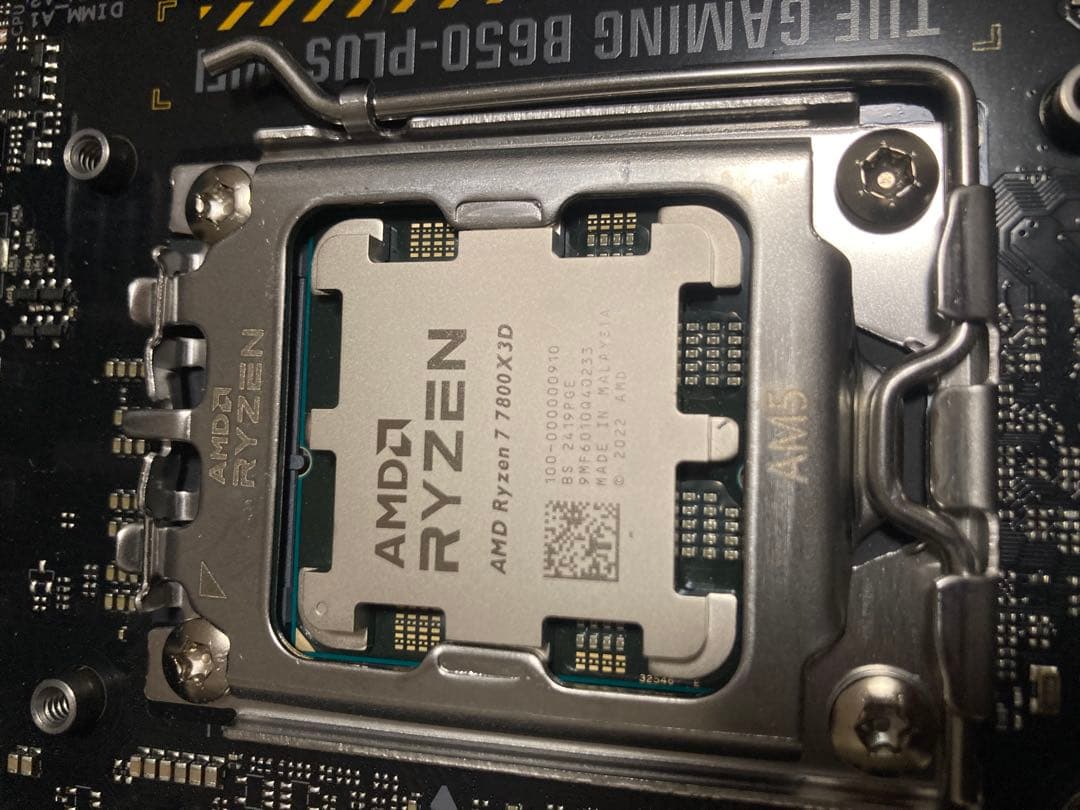 AMD Ryzen 7 7800X3DとASUS B650とメモリ16✖️2