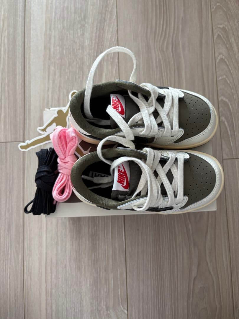 トラヴィススコット　ナイキ　オリーブ　ベビーシューズ