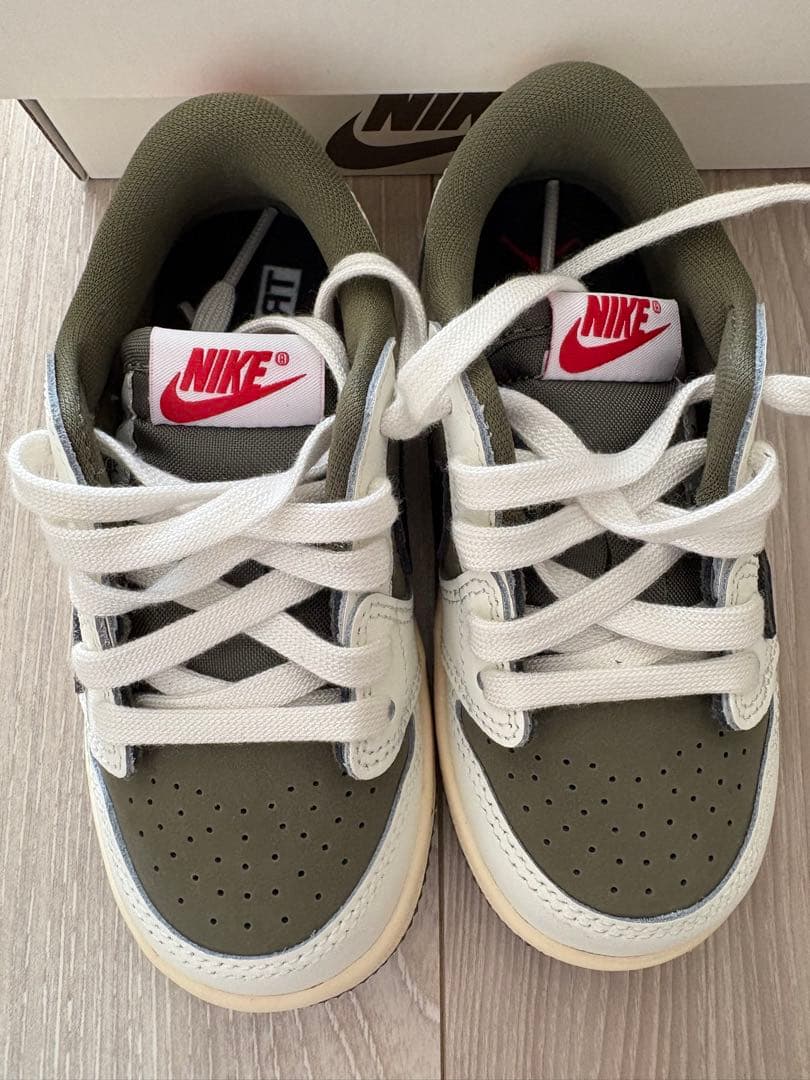 トラヴィススコット　ナイキ　オリーブ　ベビーシューズ