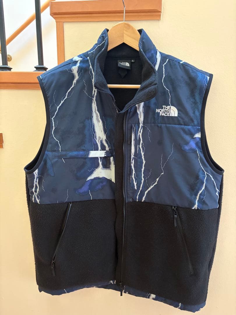 THE NORTH FACE ライトニング柄　ノベルティデナリベスト