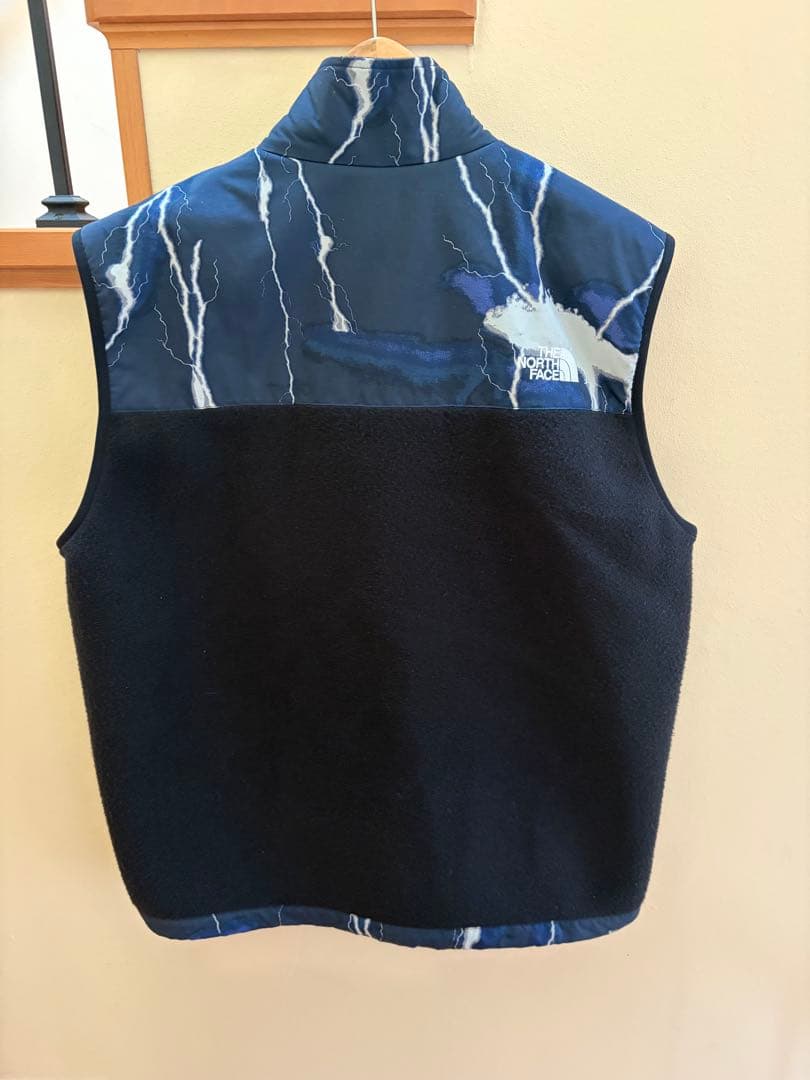 THE NORTH FACE ライトニング柄　ノベルティデナリベスト