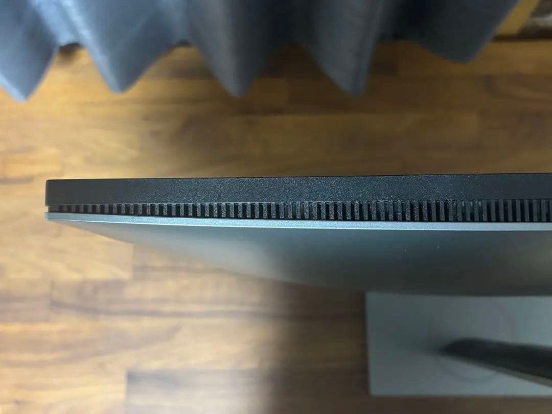 ② DELL U2720QM 27インチ 4Kモニター